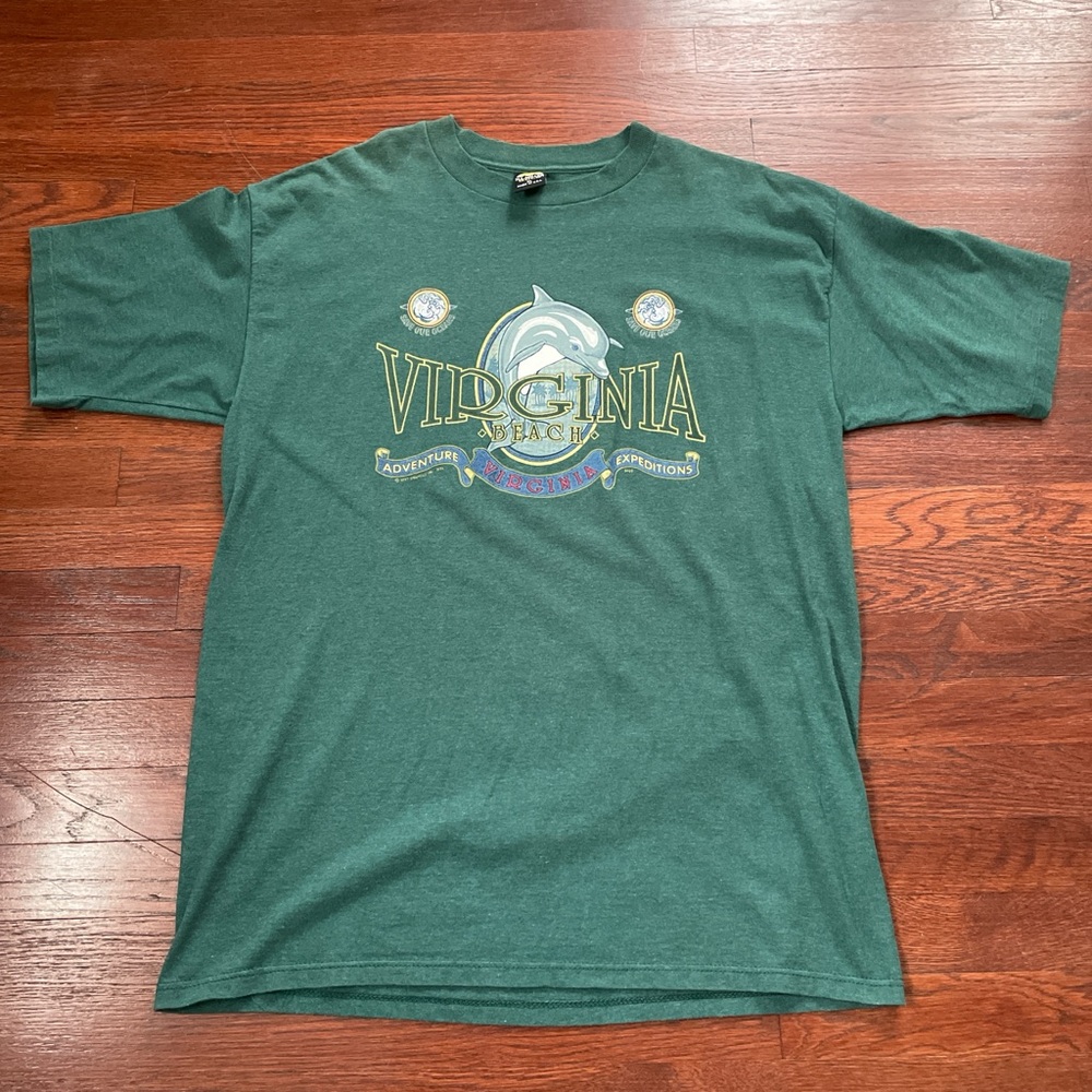 🐬Vintage Green H.L. Miller Gold Virginia Beach dolphin tee from 1994🐬